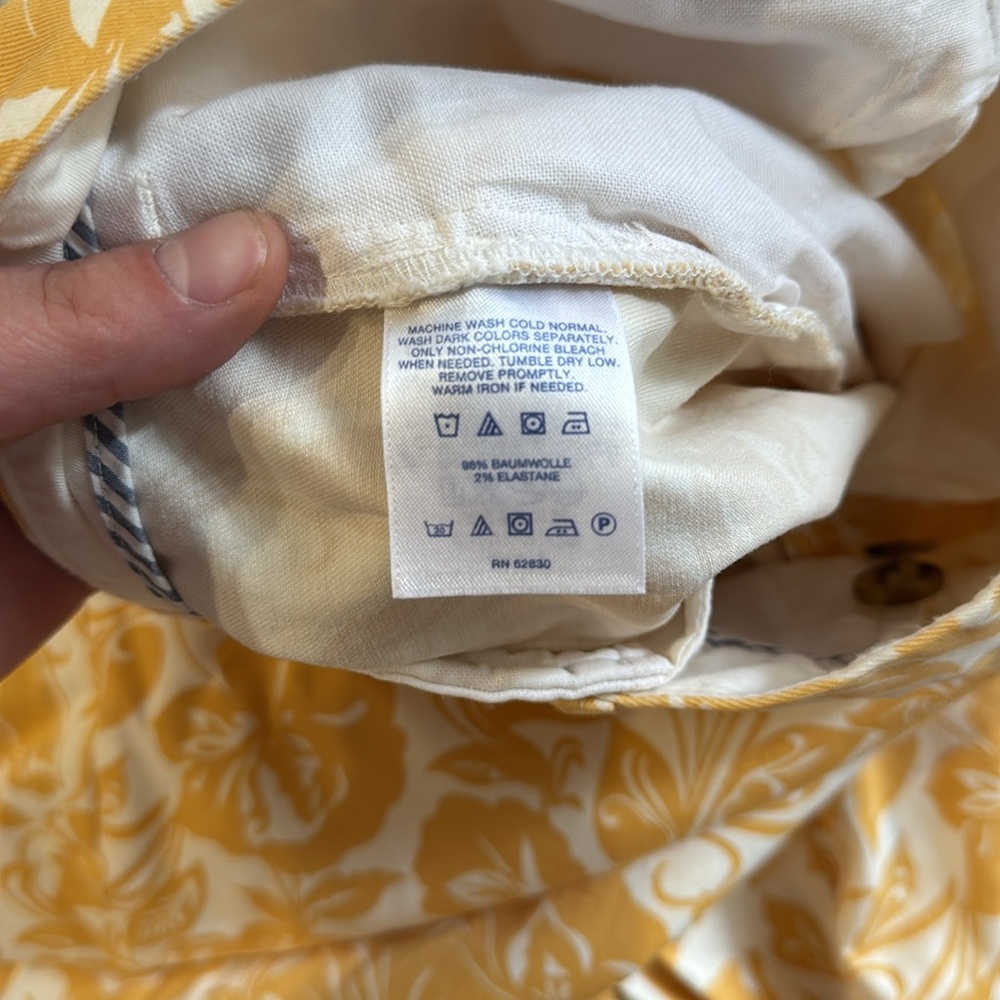 Lands End Floral Yellow and White Capri Pants mid rise straight leg 18W - Picture 6 of 7